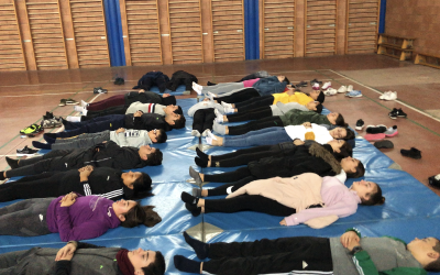 Yoga Escolar como actividad física saludable en el IES El Alquián. Educación Física.